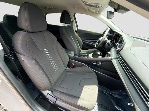 Used 2022 Hyundai Elantra SEL FWD image 14
