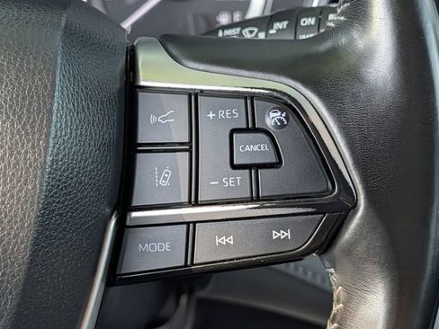 Used 2023 Toyota Highlander XLE AWD/4WD image 21