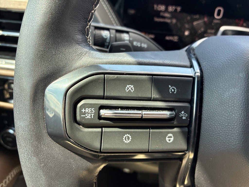 Used 2025 GMC Yukon Denali Ultimate AWD/4WD image 15