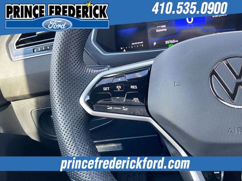 Used 2022 Volkswagen Tiguan SE R-Line image 17