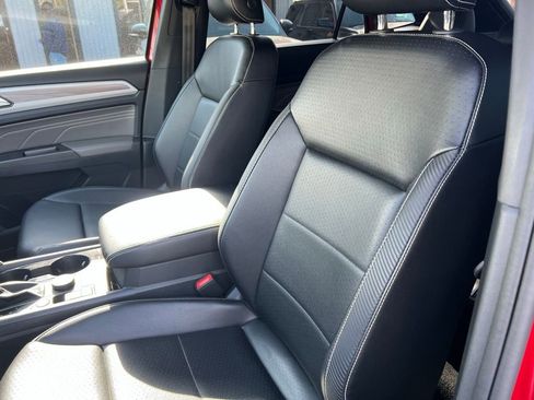 Used 2022 Volkswagen Atlas Cross Sport SE w/ Black Wheel Package image 10