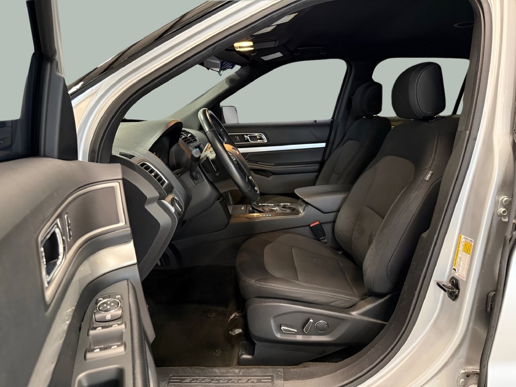 Used 2017 Ford Explorer XLT FWD image 15