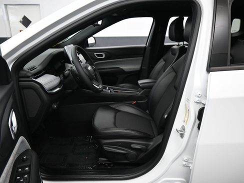 New 2026 Jeep Compass Latitude image 11