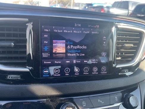 Used 2020 Chrysler Pacifica Touring-L image 13