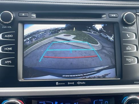 Used 2018 Toyota Highlander Plus AWD/4WD image 14