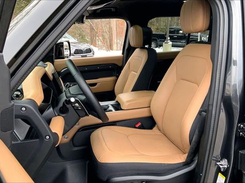 Used 2025 Land Rover Defender 130 V8 image 9