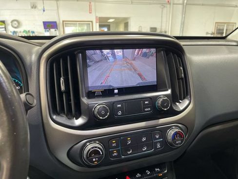 Used 2022 Chevrolet Colorado Z71 AWD/4WD image 17