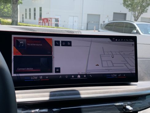 Used 2026 BMW X5 xDrive50e image 27