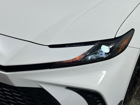 Used 2025 Toyota Camry SE w/ Convenience Package image 12