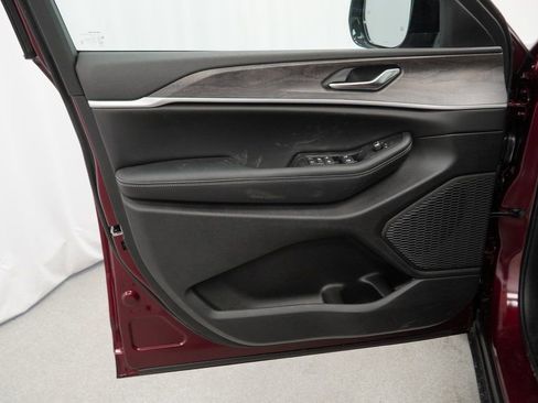 New 2026 Jeep Grand Cherokee Altitude image 28