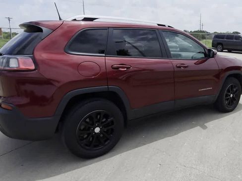 Used 2021 Jeep Cherokee Latitude AWD/4WD image 8
