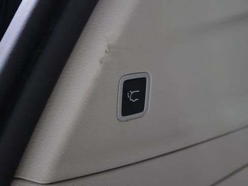 Used 2021 Chrysler Pacifica Touring-L FWD image 21