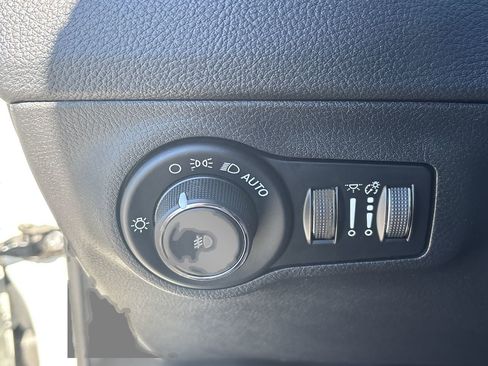 Used 2019 Jeep Compass Trailhawk w/ Cold Weather Group image 26