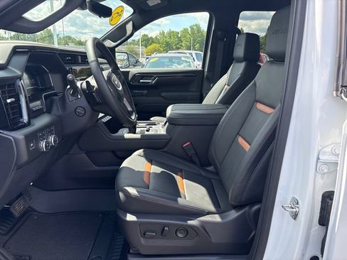 Used 2025 GMC Sierra 1500 AT4 w/ Technology Package AWD/4WD image 11