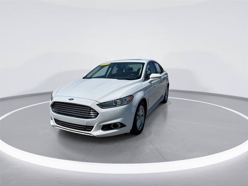Used 2015 Ford Fusion SE w/ Equipment Group 202A FWD image 4
