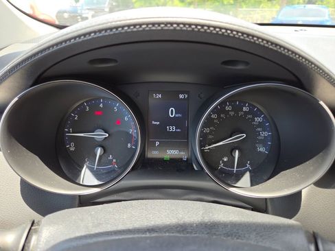 Used 2021 Toyota C-HR LE FWD image 32