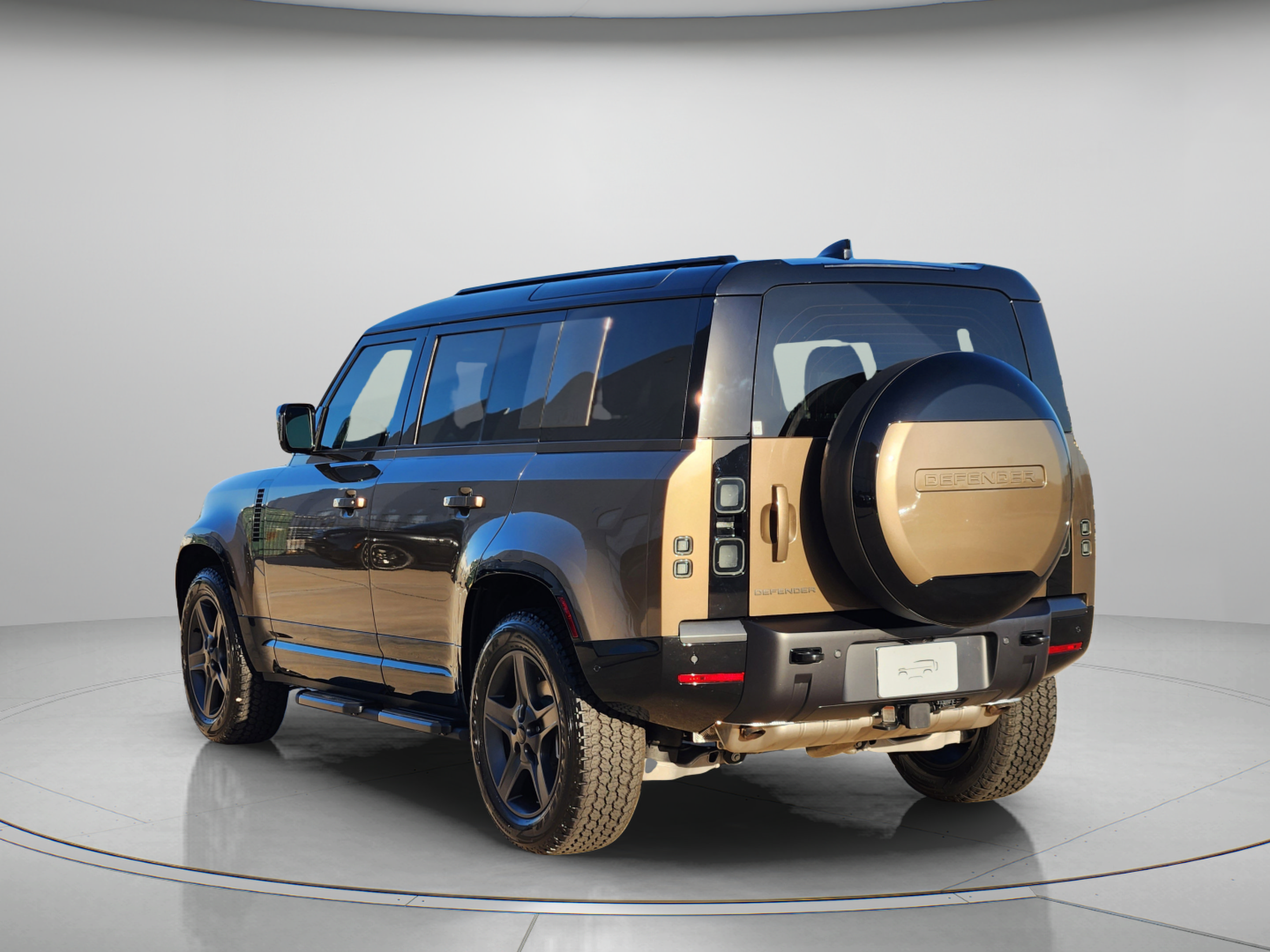 Used 2026 Land Rover Defender 110 X-Dynamic SE AWD/4WD image 3
