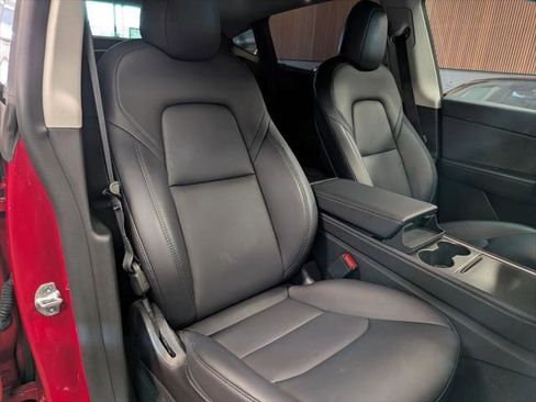 Used 2022 Tesla Model Y Performance image 11