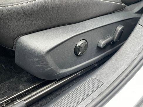 Used 2025 Volkswagen Jetta SE image 23