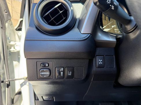 Used 2018 Toyota RAV4 LE w/ All Weather Liner Package AWD/4WD image 31