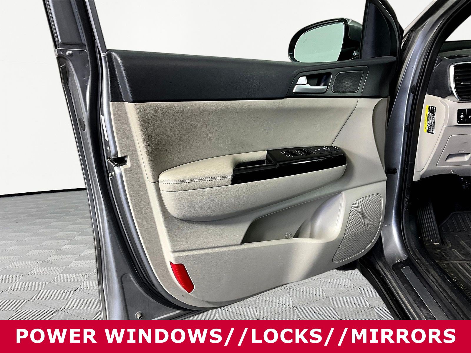 Used 2021 Kia Sportage S w/ S FWD Premium Package image 18