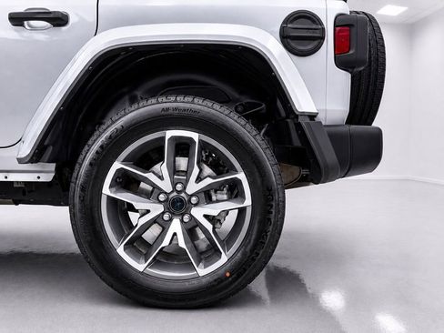 Used 2024 Jeep Wrangler Unlimited w/ Convenience Group AWD/4WD image 9