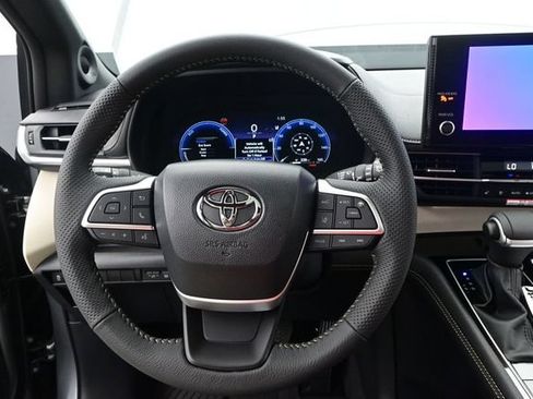 New 2026 Toyota Sienna Limited FWD image 5