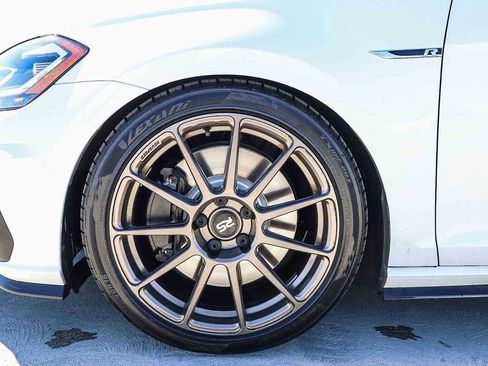 Used 2019 Volkswagen Golf R 4-Door image 11