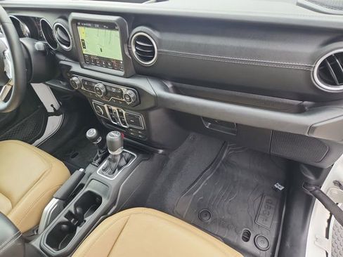 Used 2018 Jeep Wrangler Unlimited Sahara AWD/4WD image 28