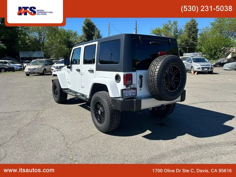 Used 2013 Jeep Wrangler Unlimited Sahara w/ Connectivity Group image 7