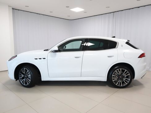 New 2025 Maserati Grecale GT image 2