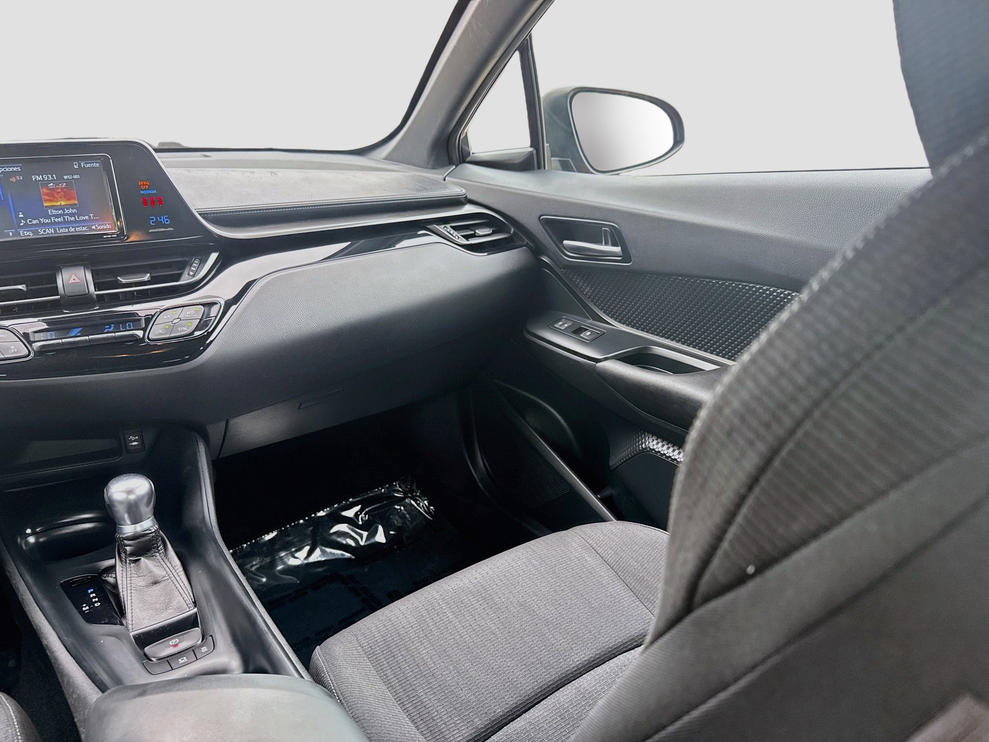 Used 2018 Toyota C-HR XLE FWD image 19