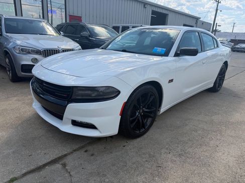 Used 2018 Dodge Charger R/T w/ Blacktop Package RWD image 2