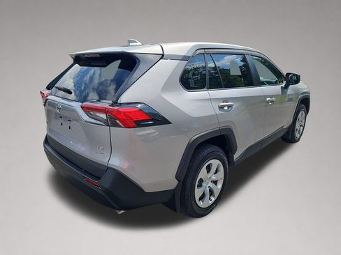 Used 2022 Toyota RAV4 LE AWD/4WD image 4