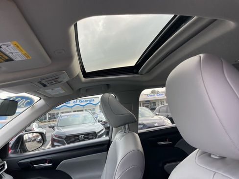 Used 2023 Toyota Highlander XLE image 30