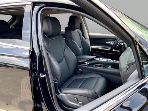 Used 2025 Genesis GV70 2.5T AWD/4WD image 9