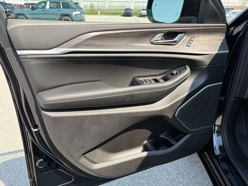 New 2026 Jeep Grand Cherokee Limited Reserve image 8