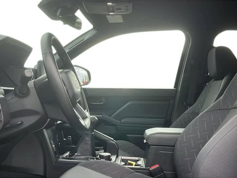 Used 2025 Toyota Tacoma SR image 10