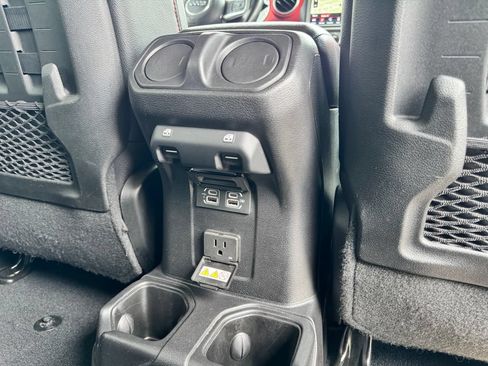 Used 2020 Jeep Wrangler Unlimited Rubicon w/ Dual Top Group AWD/4WD image 15