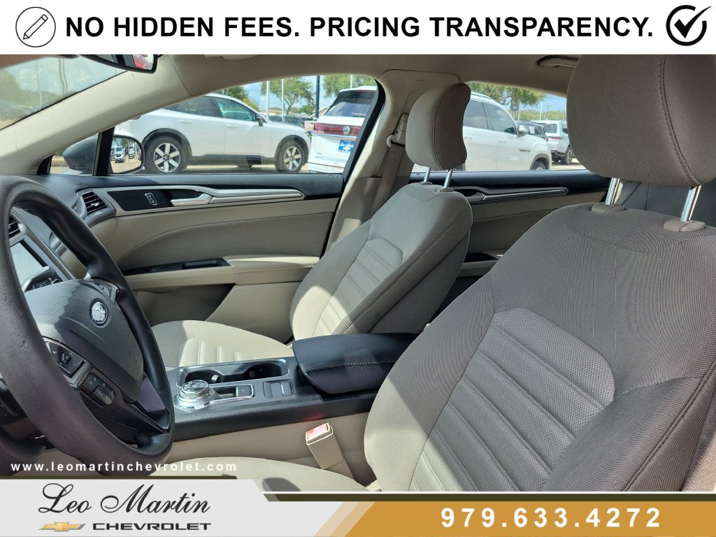 Used 2019 Ford Fusion SE FWD image 13