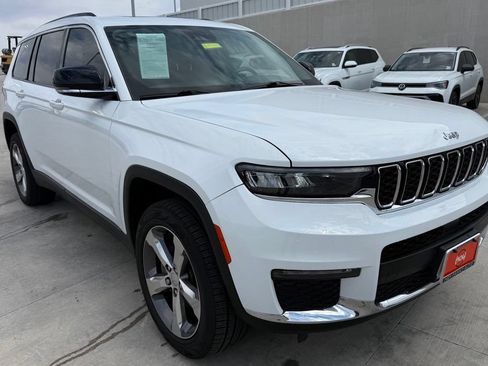Used 2022 Jeep Grand Cherokee L Limited AWD/4WD image 2