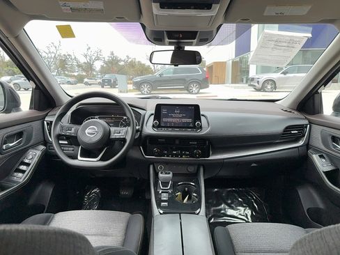 Used 2021 Nissan Rogue SV image 17