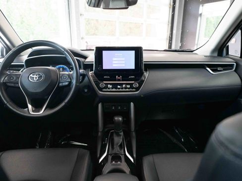 Used 2024 Toyota Corolla Cross XLE FWD image 20