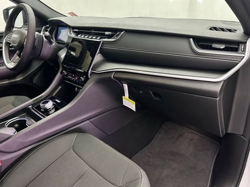 New 2025 Jeep Grand Cherokee Laredo w/ Trailer Tow Package image 23