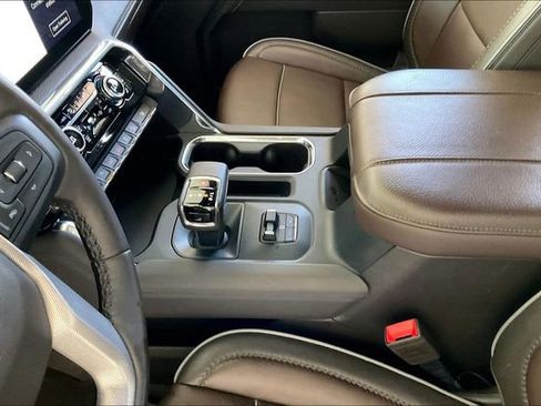 Used 2024 GMC Sierra 1500 Denali w/ Technology Package AWD/4WD image 13
