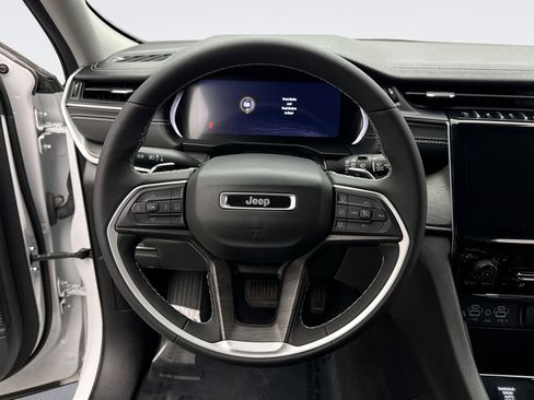 Used 2023 Jeep Grand Cherokee Limited image 12