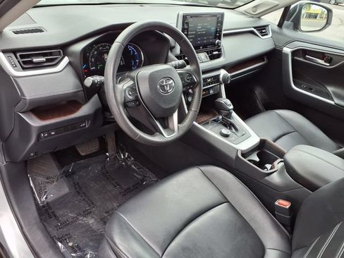 Used 2019 Toyota RAV4 Limited AWD/4WD image 4