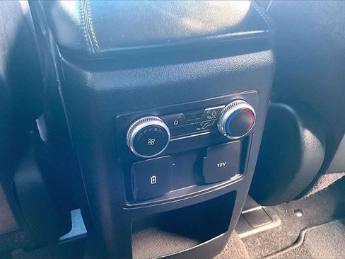 Used 2020 Ford Explorer XLT image 11