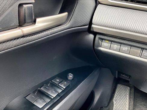 Used 2025 Toyota Camry SE image 36