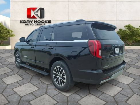 Used 2025 Ford Expedition Platinum AWD/4WD image 2